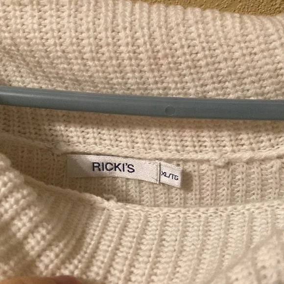 Ricki’s Sweater - Picture 3 of 3
